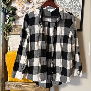 Old Navy Black and White Plaid Button Down Shirt